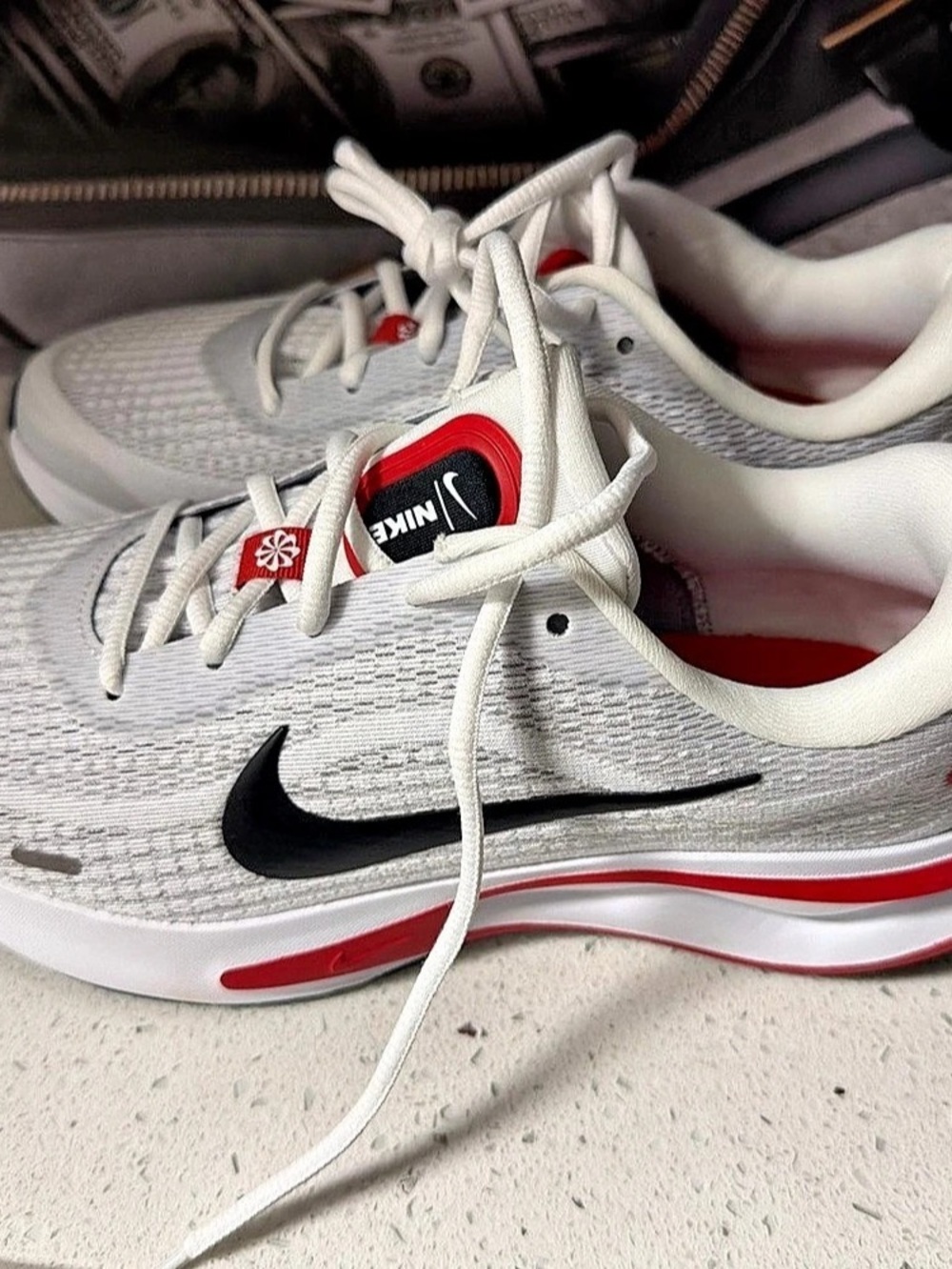 Nike Winflo 11 Athletic Shoes White & Red US 9 Like New